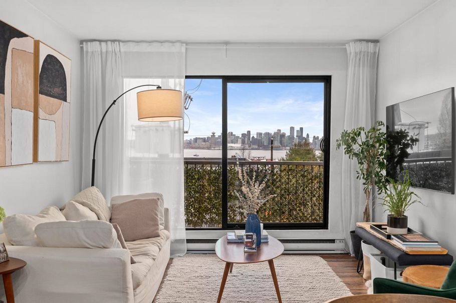 311 251 W 4th Street North Vancouver, BC - 1