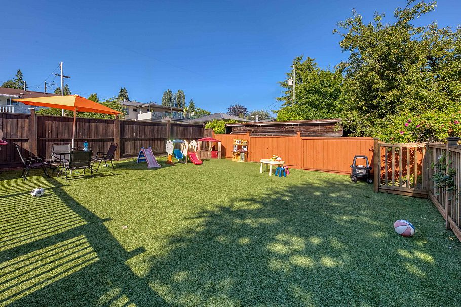 826 E 13th Street North Vancouver, BC - 11