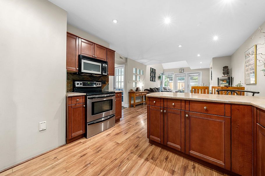 6 230 W 15th Street North Vancouver, BC - 12