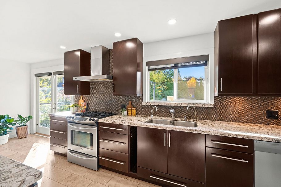 463 Beachview Drive North Vancouver, BC - 14