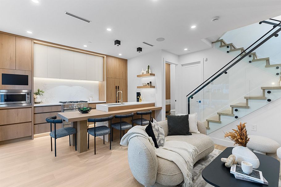 1 2435 Napier Street Vancouver, BC - 3