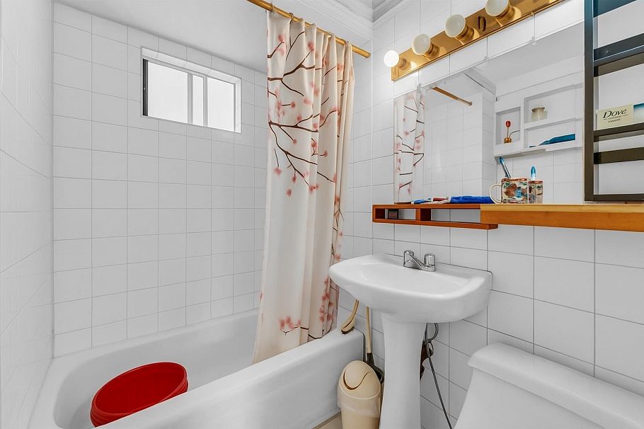 2168 Renfrew Street Vancouver, BC - 10