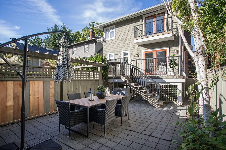 3242 W 3rd Avenue Vancouver, BC - 32