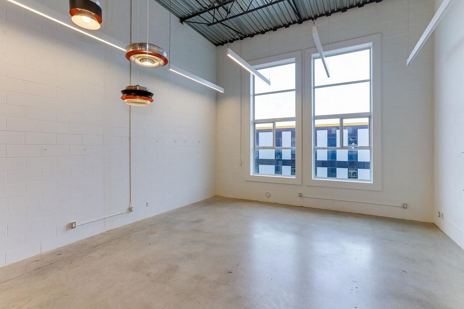 302 1220 E Pender Street Vancouver, BC - 2