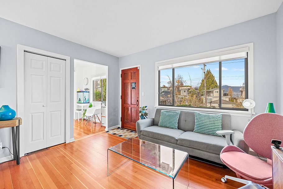 3576 W 17th Avenue Vancouver, BC - 2