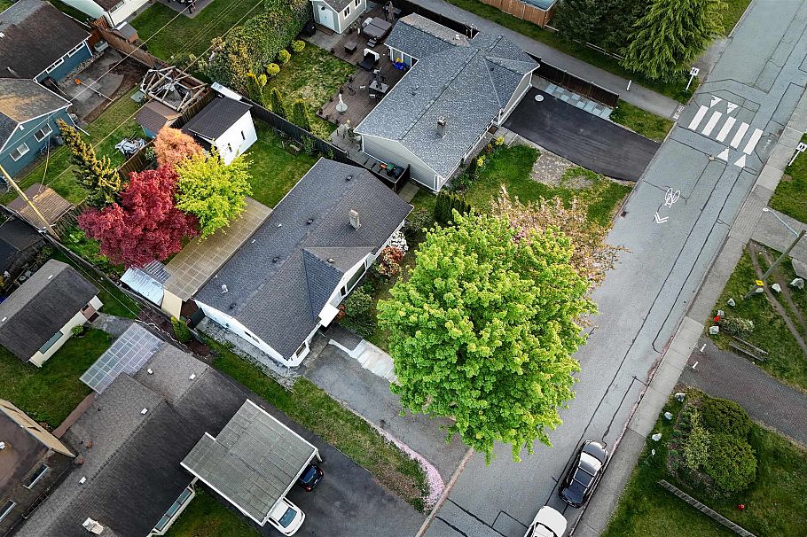 1287 W 15th Street North Vancouver, BC - 3