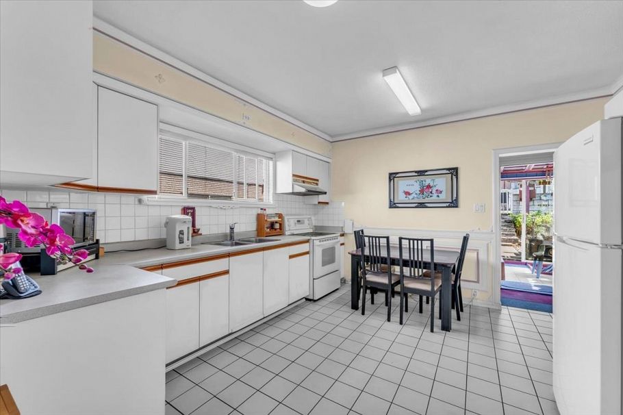 2168 Renfrew Street Vancouver, BC - 11