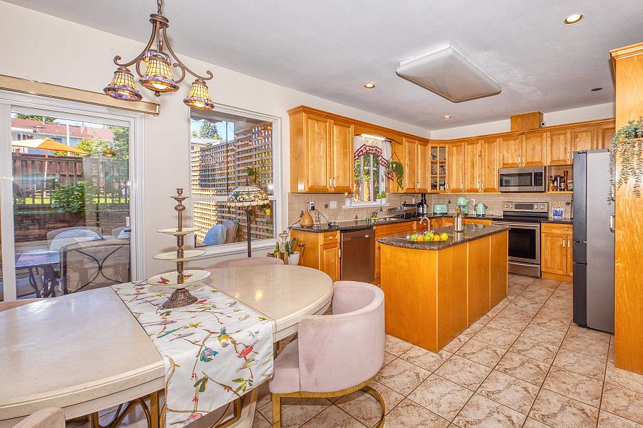 826 E 13th Street North Vancouver, BC - 6