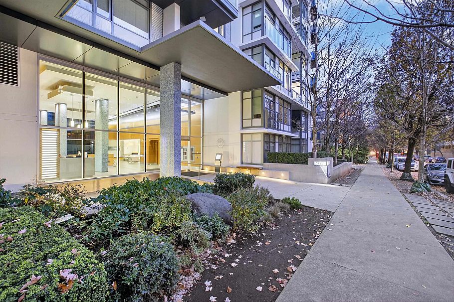 210 1777 W 7th Avenue Vancouver, BC - 2