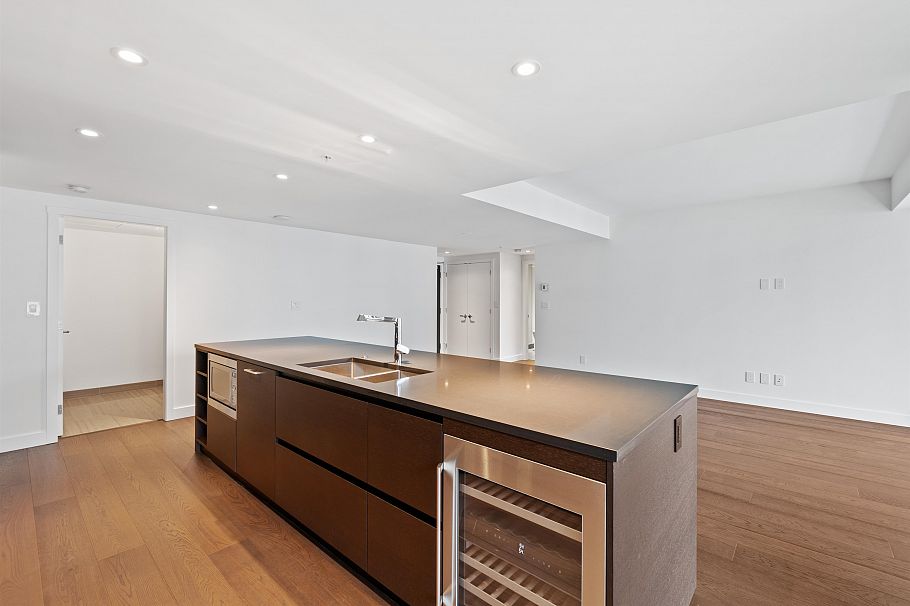 603 1571 W 57th Avenue Vancouver, BC - 4