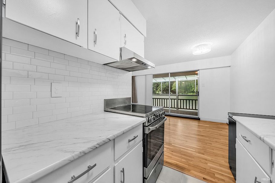 704 555 W 28th Street North Vancouver, BC - 14