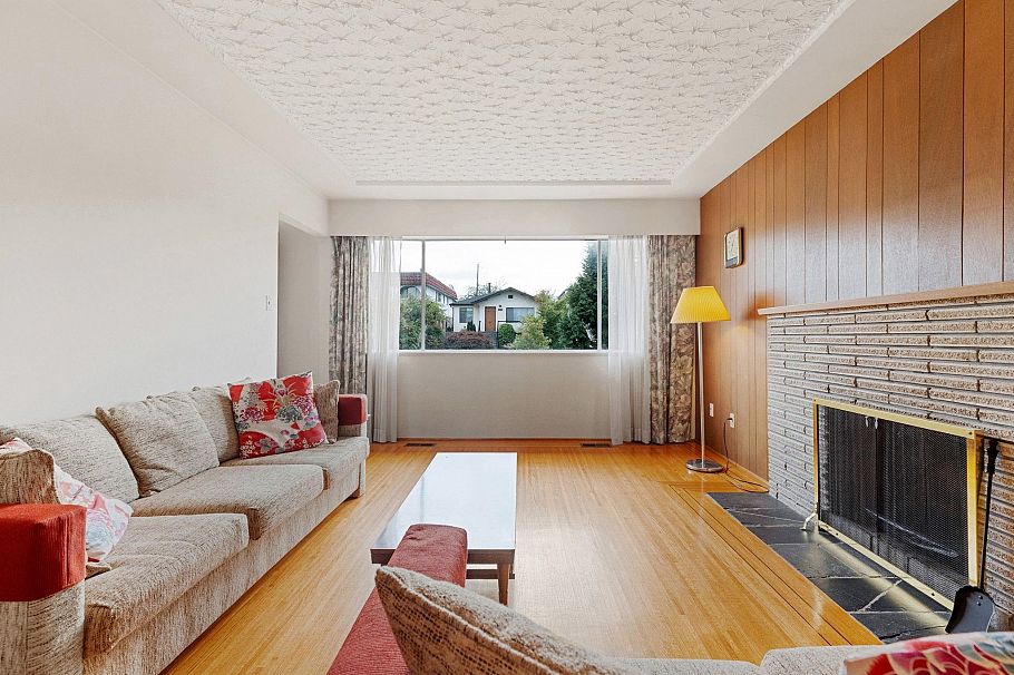 3129 E 23 Avenue Vancouver, BC - 8