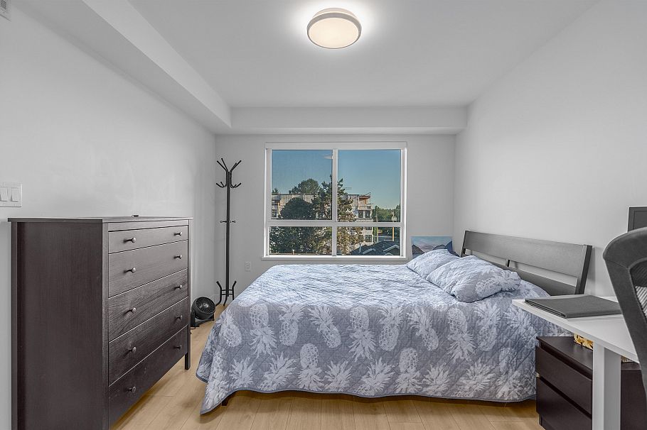 406 1519 Crown Street North Vancouver, BC - 10