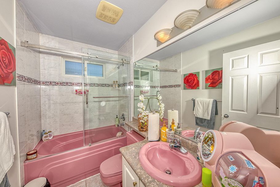 826 E 13th Street North Vancouver, BC - 25