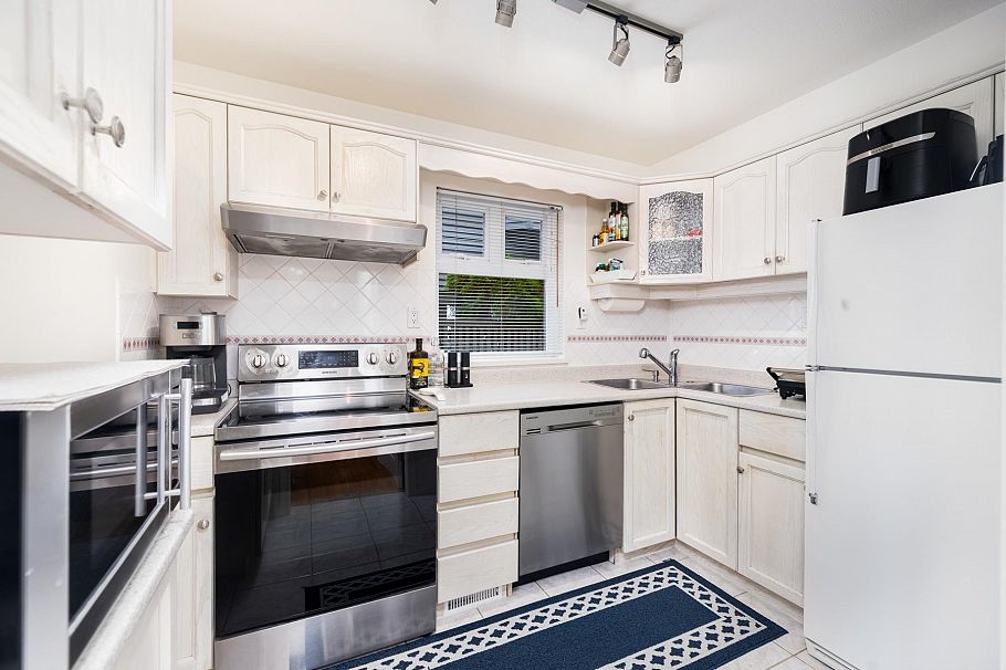 2718 W 3rd Avenue Vancouver, BC - 8