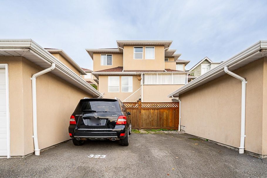 323 E Keith Road North Vancouver, BC - 23