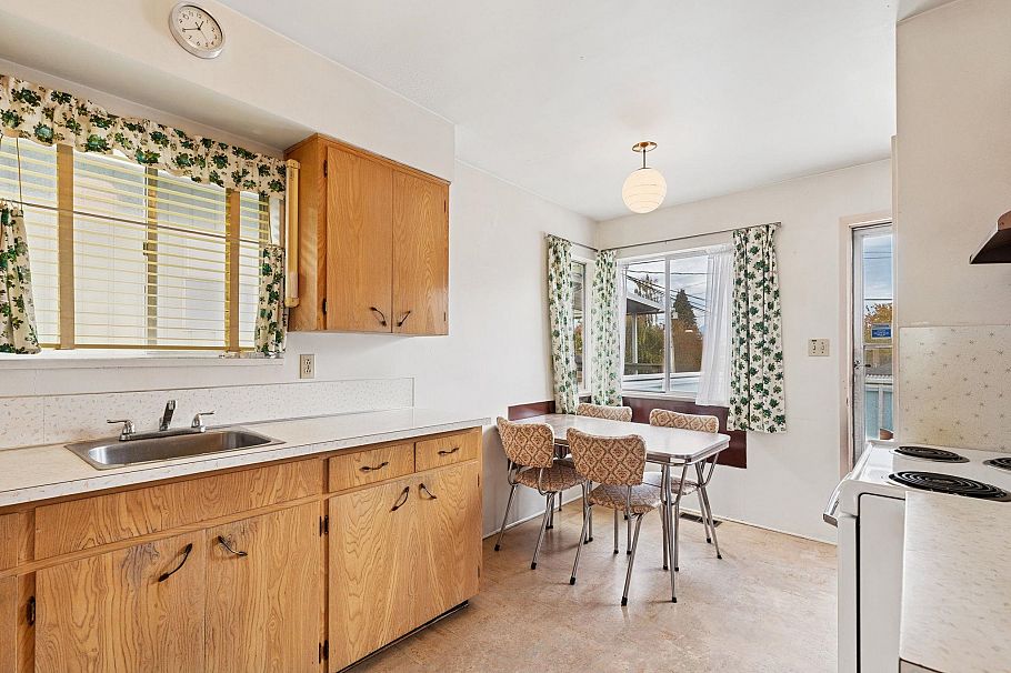 3129 E 23 Avenue Vancouver, BC - 14