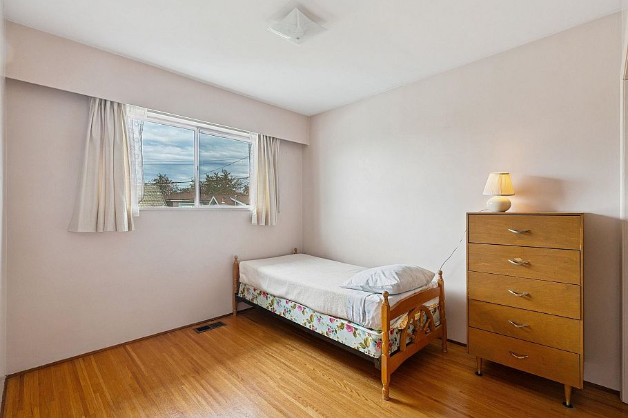 3129 E 23 Avenue Vancouver, BC - 19