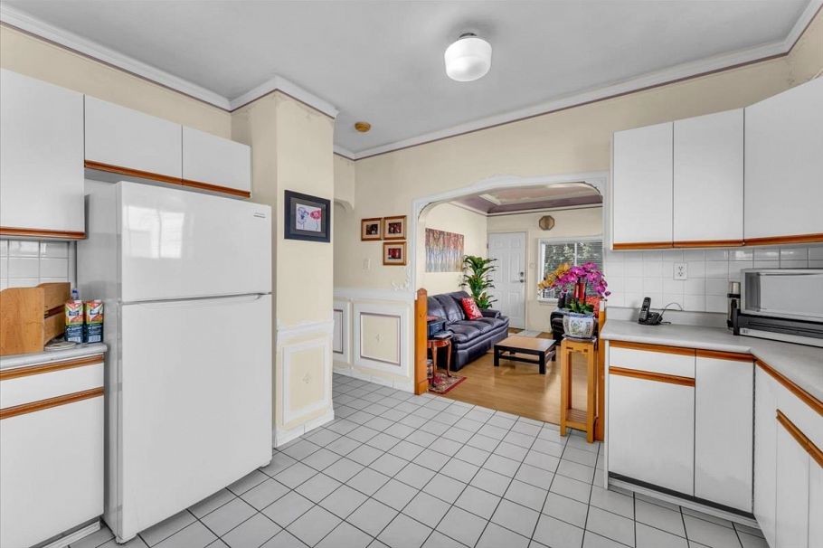 2168 Renfrew Street Vancouver, BC - 13