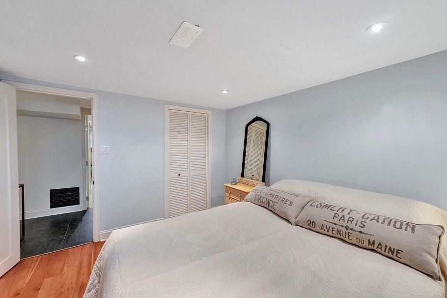 2303 W 3rd Avenue Vancouver, BC - 25