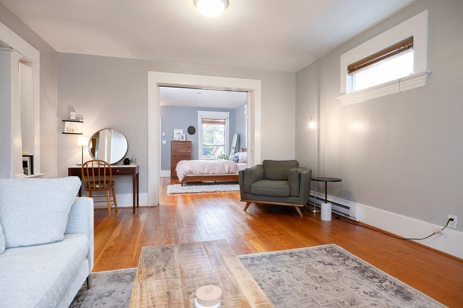 1449 E 10th Avenue Vancouver, BC - 4