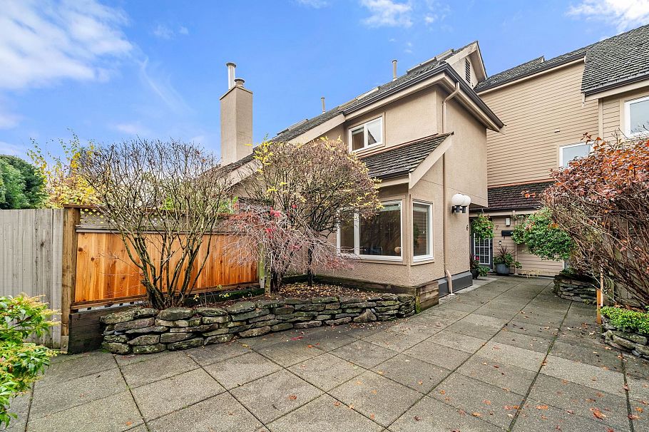 6 230 W 15th Street North Vancouver, BC - 35