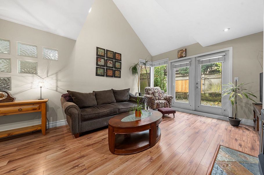 6 230 W 15th Street North Vancouver, BC - 3