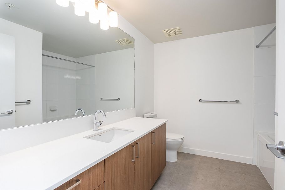 310 221 Union Street Vancouver, BC - 6