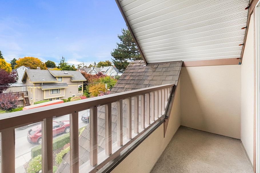 2718 W 3rd Avenue Vancouver, BC - 16