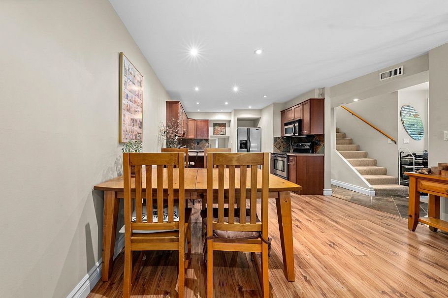 6 230 W 15th Street North Vancouver, BC - 15