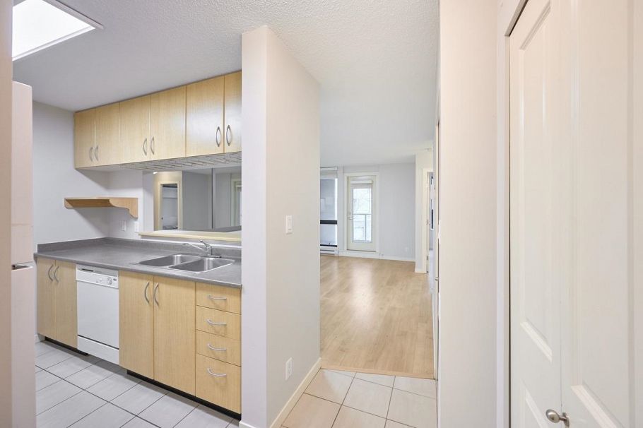 318 3638 Vanness Avenue Vancouver, BC - 3