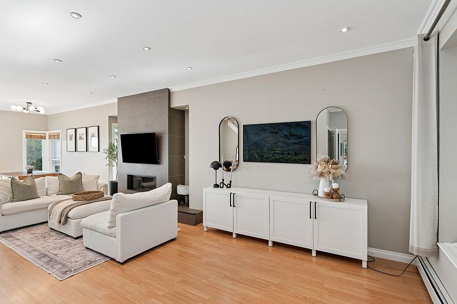 333 E Keith Road North Vancouver, BC - 3