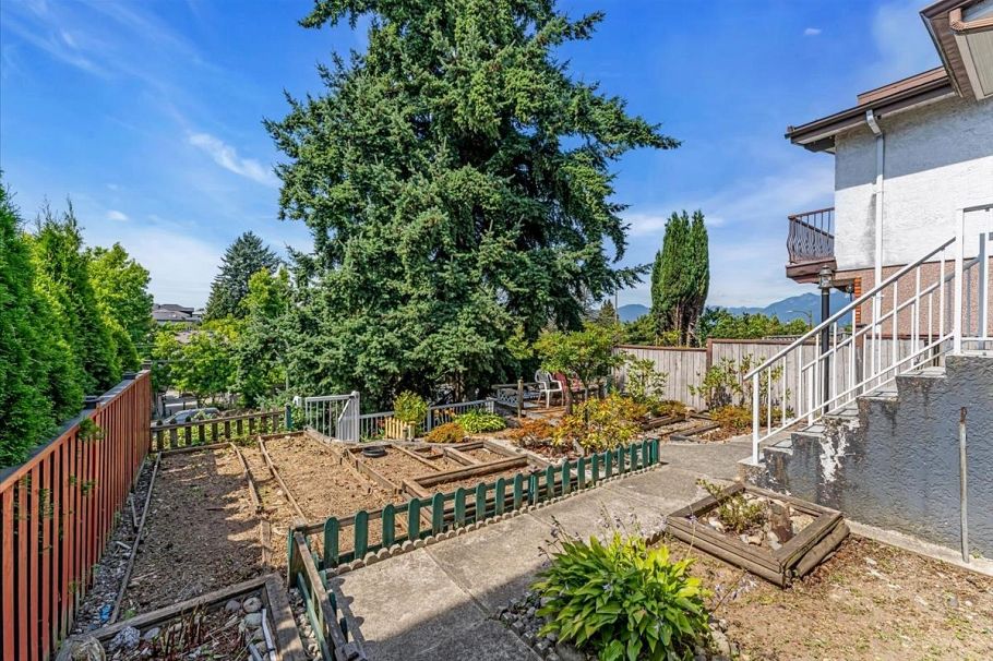 2168 Renfrew Street Vancouver, BC - 3