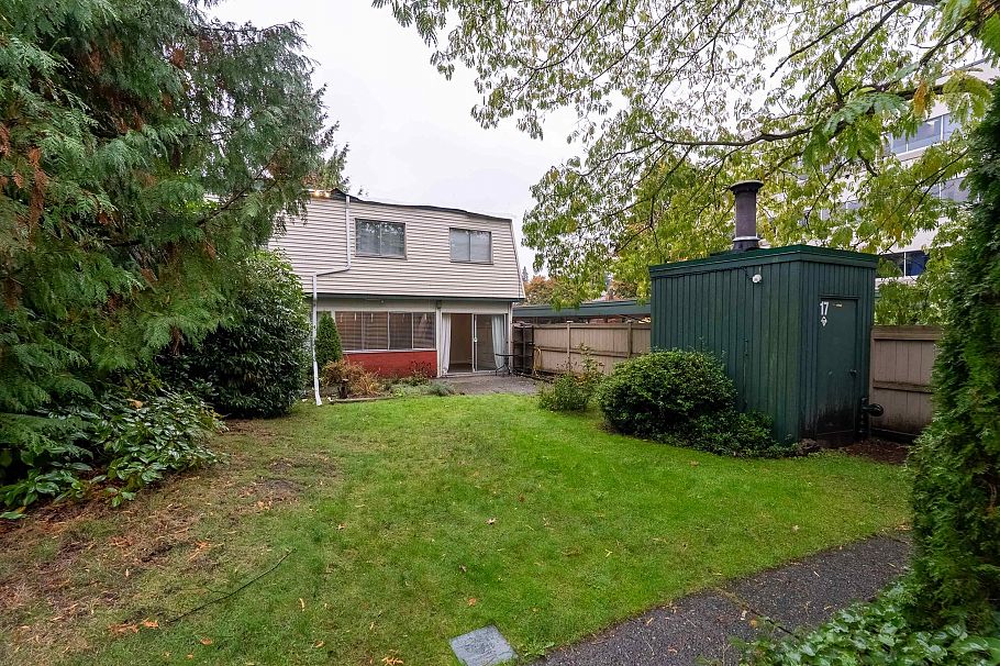 2645 Westview Drive North Vancouver, BC - 2