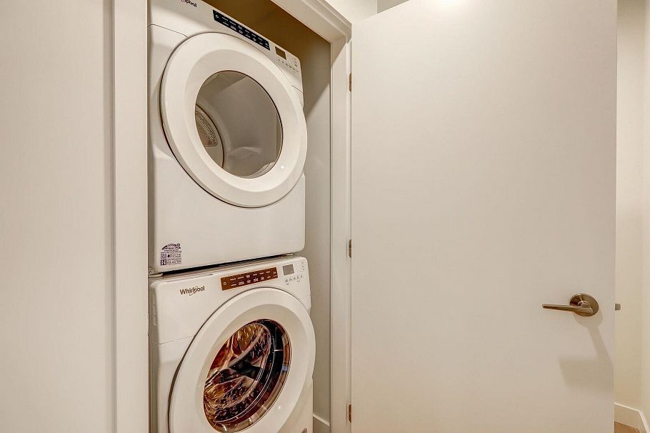 517 3594 Malsum Drive North Vancouver, BC - 24