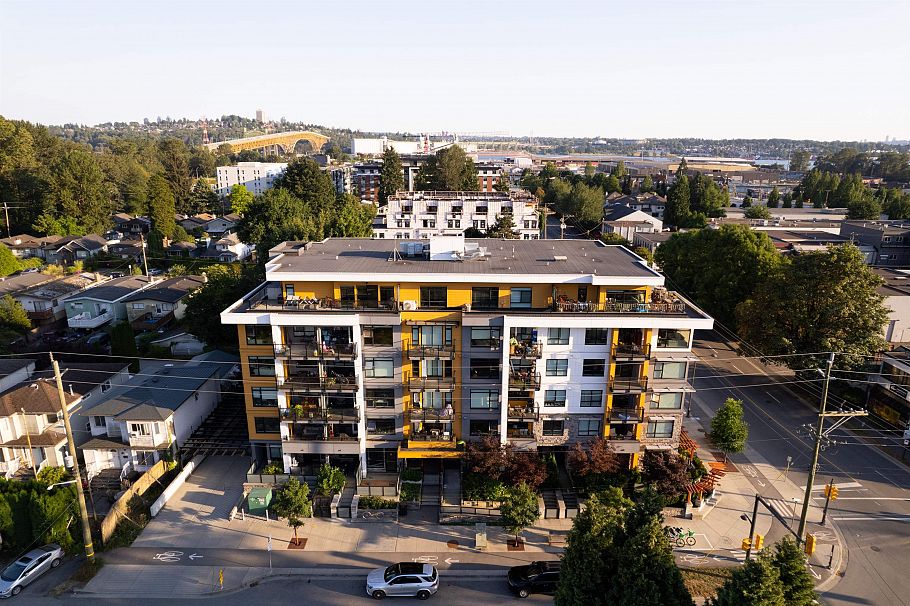 406 1519 Crown Street North Vancouver, BC - 28