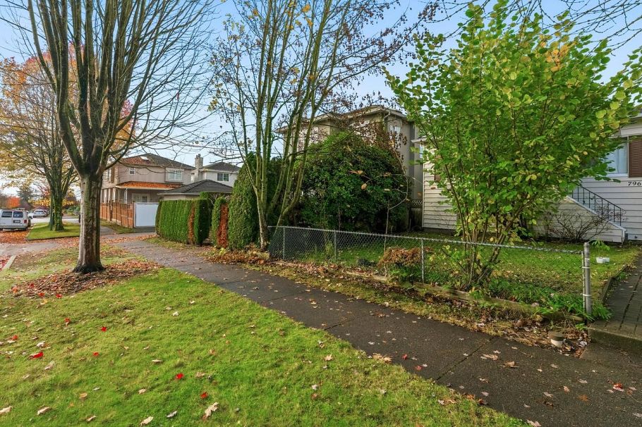 7963 Montcalm Street Vancouver, BC - 4