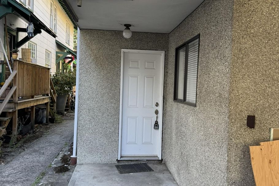 1346 E 2nd Avenue Vancouver, BC - 5