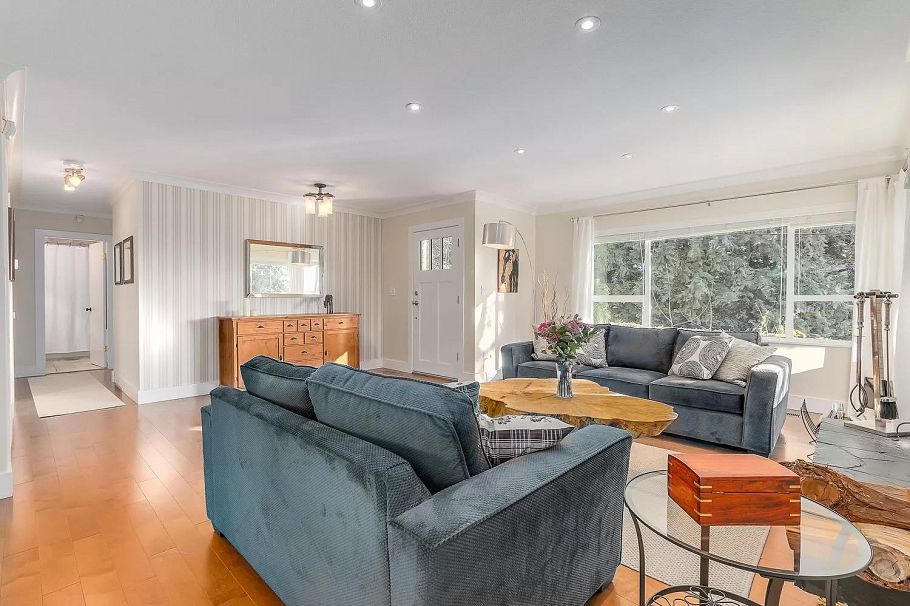 3129 Princess Avenue North Vancouver, BC - 2