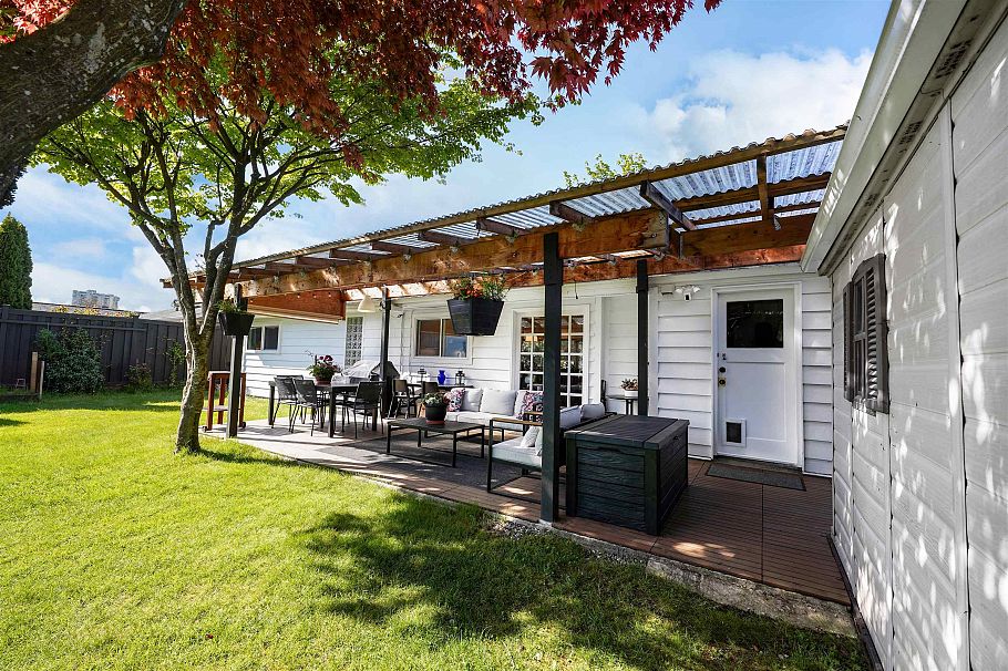 1287 W 15th Street North Vancouver, BC - 28