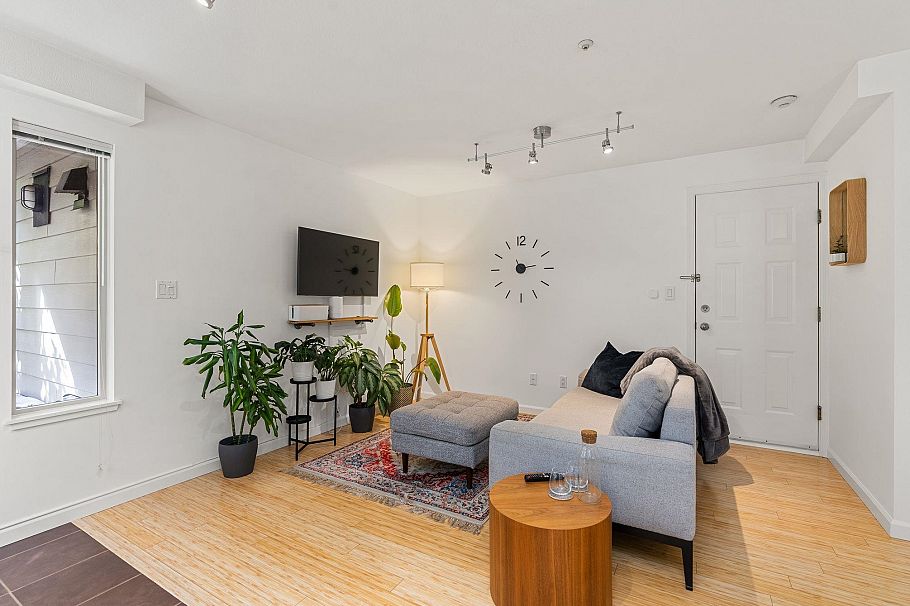 203 755 W 15th Avenue Vancouver, BC - 4