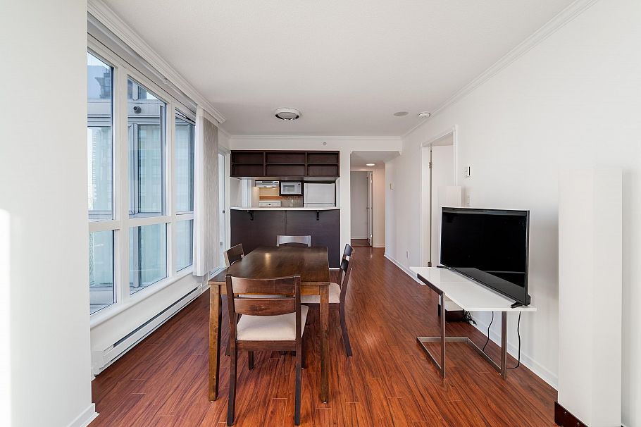 1808 1188 Howe Street Vancouver, BC - 3