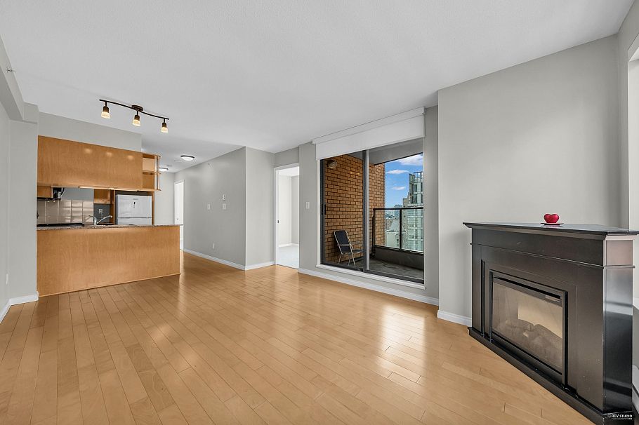 1608 1189 Howe Street Vancouver, BC - 3