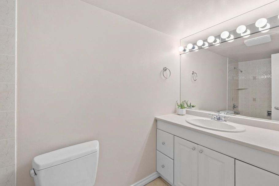 314 250 W 1st Street North Vancouver, BC - 11