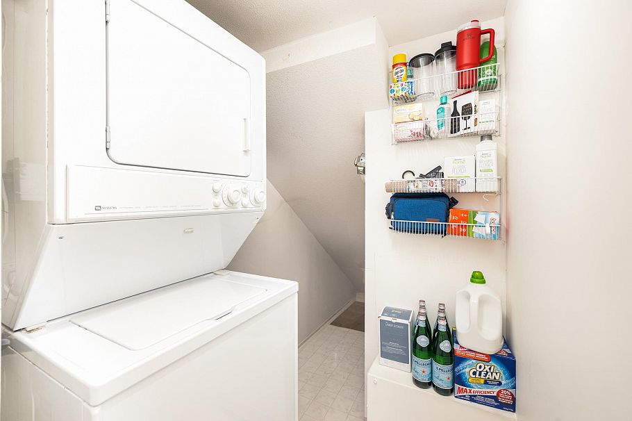 2718 W 3rd Avenue Vancouver, BC - 21