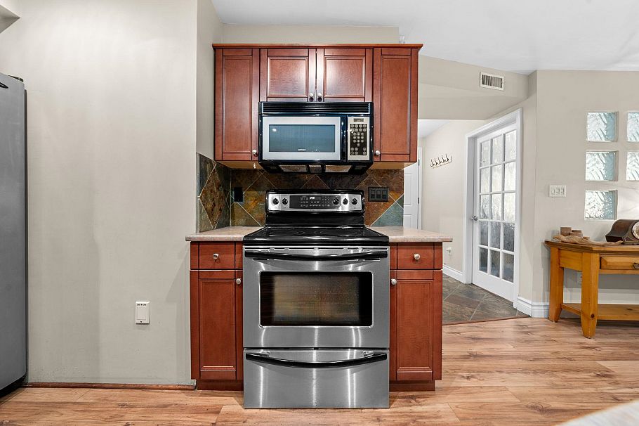 6 230 W 15th Street North Vancouver, BC - 11