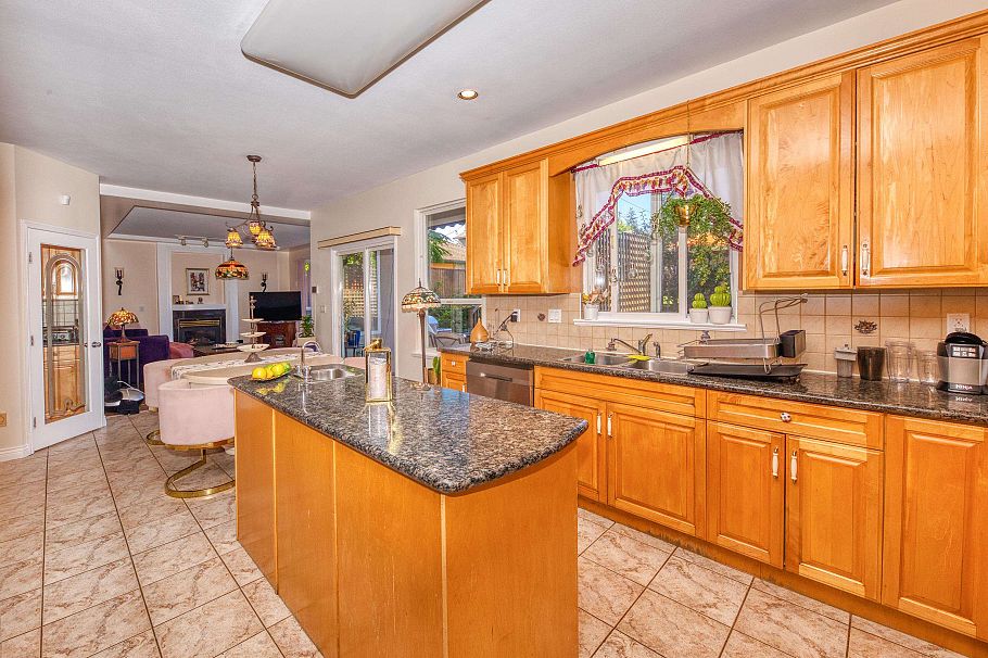 826 E 13th Street North Vancouver, BC - 5