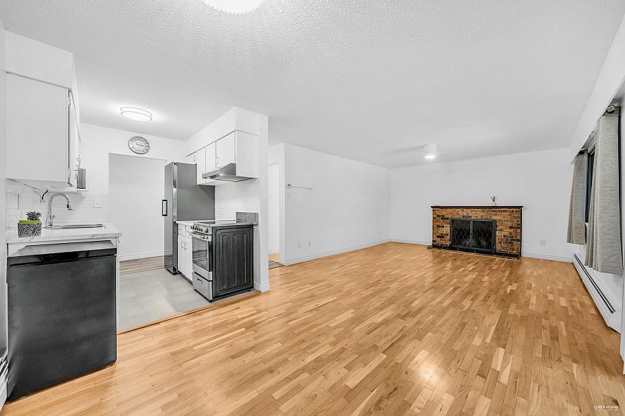 704 555 W 28th Street North Vancouver, BC - 12