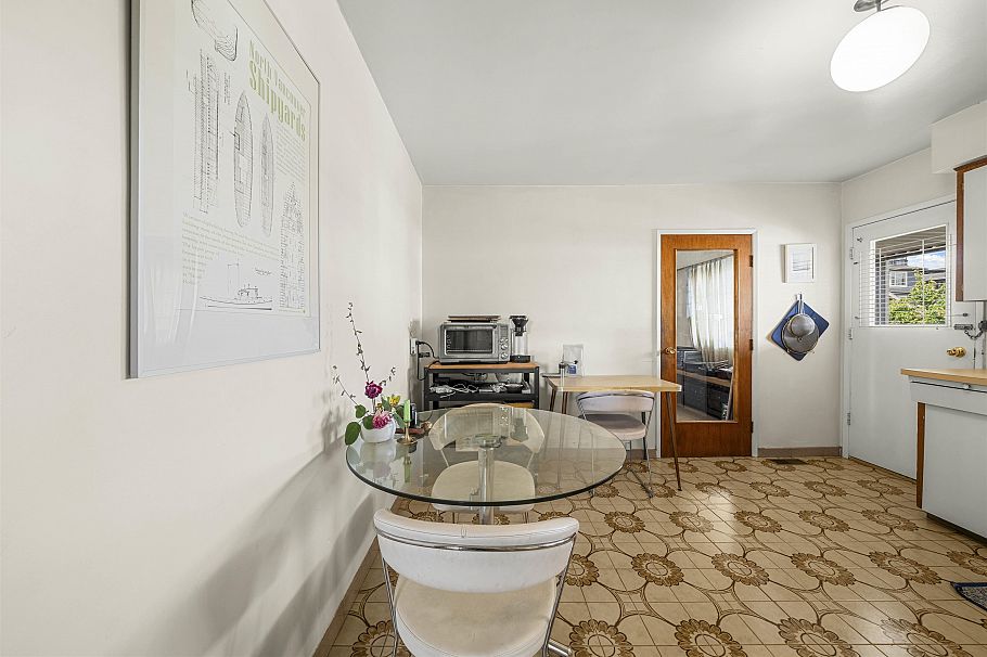 4561 Manor Street Vancouver, BC - 8