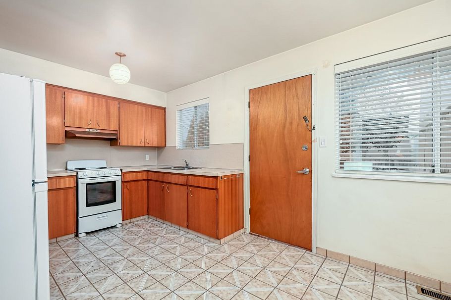 3226 E 1st Avenue Vancouver, BC - 2